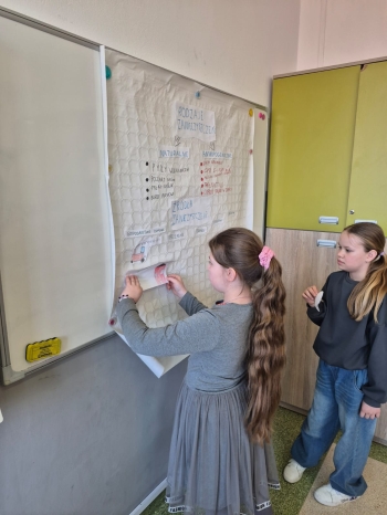 79fb44ad-dd13-4a69-b3e8-f5852e88e0d0