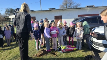 1c3cf01d-e4f2-418d-b1d2-f808cd21a8f7