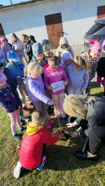 2a7b04b8-7eb5-4ee9-a680-e2bbd3f5640d