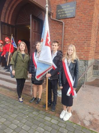Uroczystość nadania szkole imienia Polskich Strażaków oraz przekazanie sztandaru  Szkole P